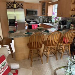 4 wooden counter-top stools