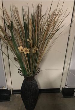 Wicker vase decor