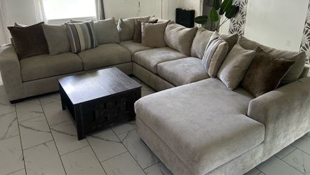Big sofa used look like new!