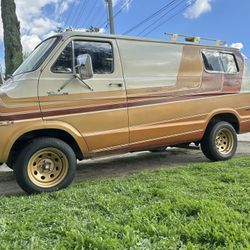 1976 Dodge B100 Tradesman Van 