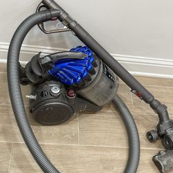 DYSON VACUUM 
