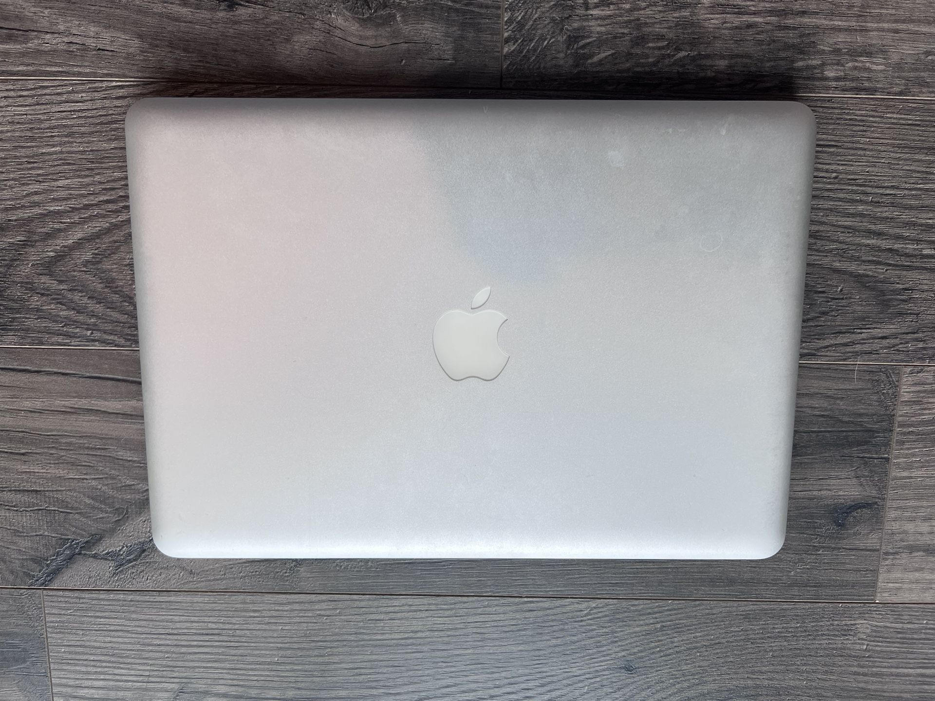 Apple-MacBook Pro-Laptop 