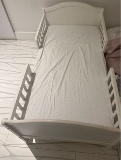Toddler bed with Mattress and cover pick up June 29-30