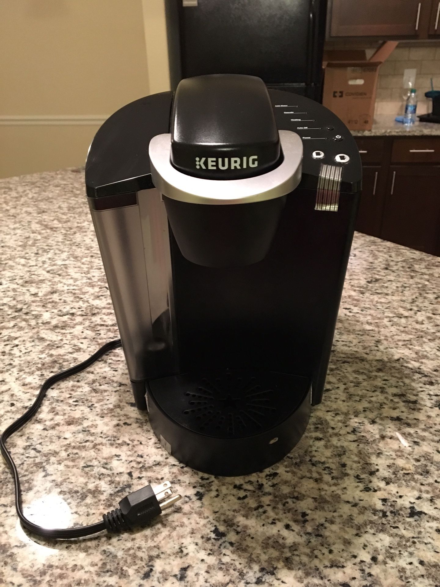 Keurig K-Classic Coffee Maker, Single Serve K-Cup Pod Coffee Brewer, 6 to 10 oz. Brew Sizes, Black