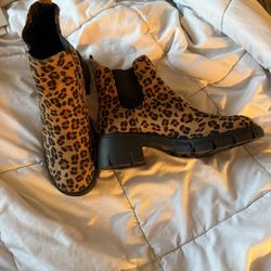 Women Leopard Boots 6 1/2