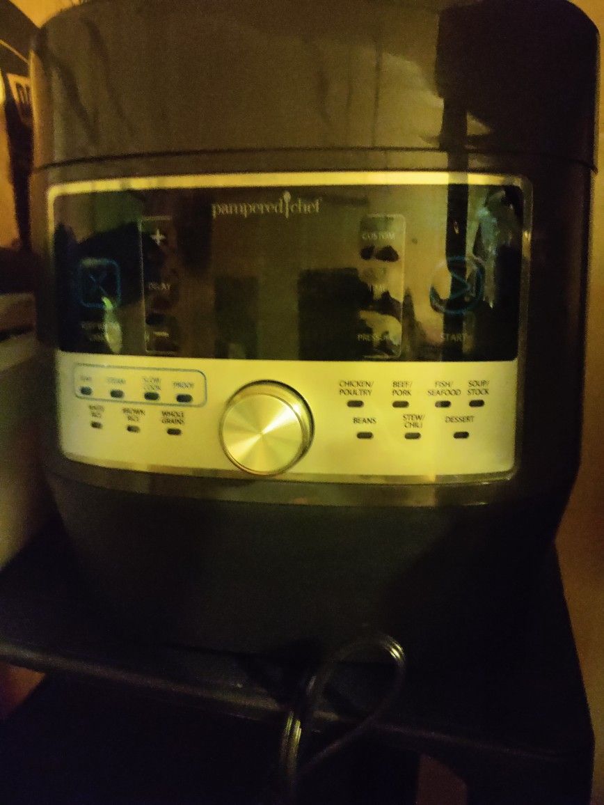 Pampered Chef Quick Cooker-NEW