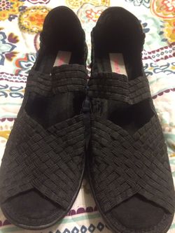 Bare Traps Size 8.5