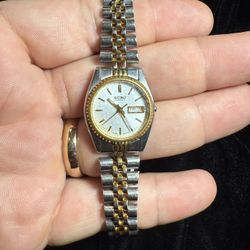 Seiko SWZ054 Day Date Dress ladies watch