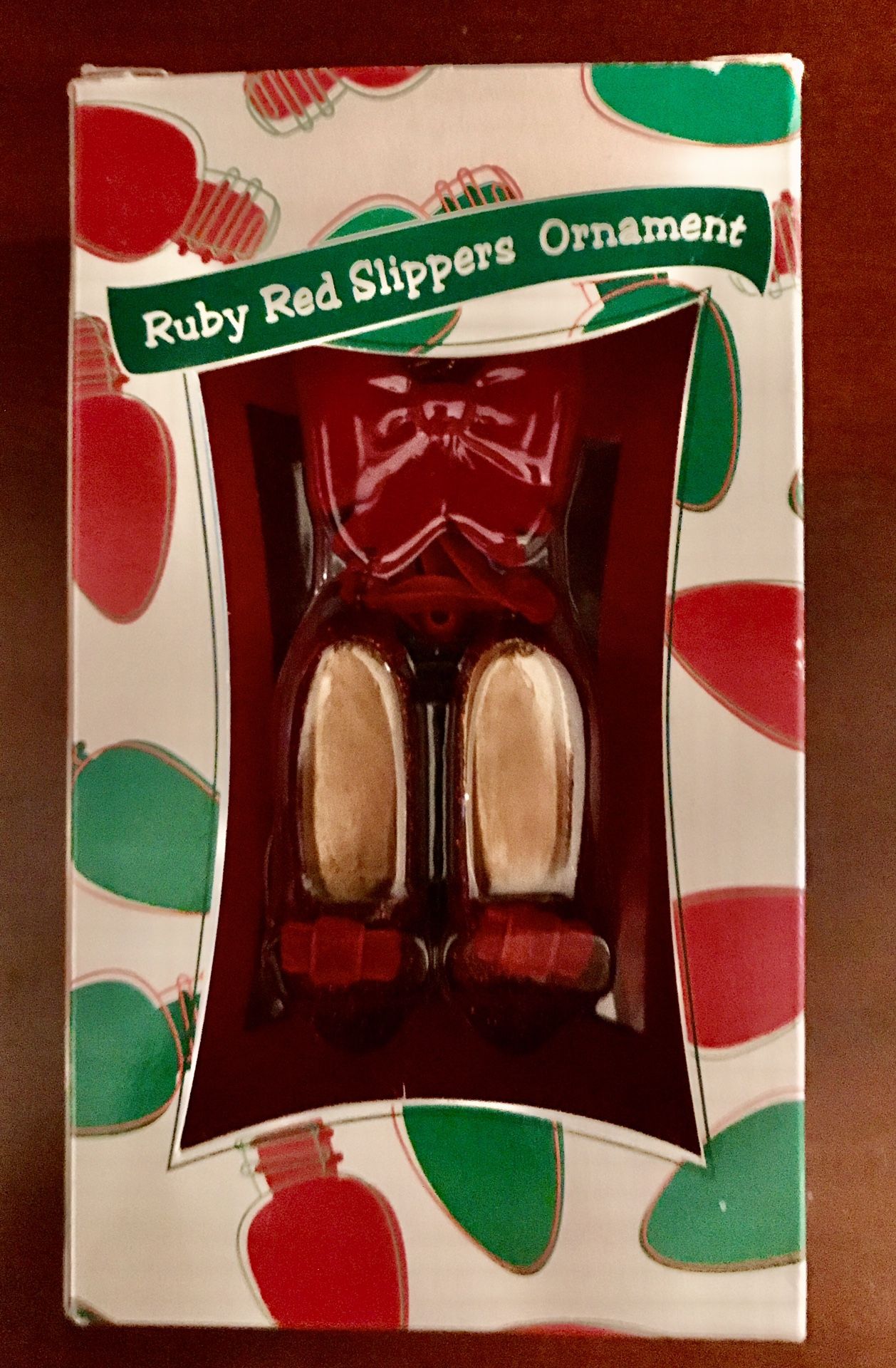 WIZARD OF OZ - RUBY RED SLIPPERS CHRISTMAS ORNAMENT