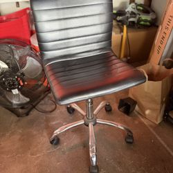 Modern Black Armless Rolling Office Chair – Adjustable Height