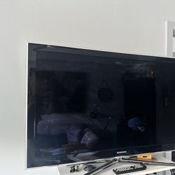 Samsung 44 Inch Smart TV