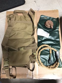 3L Hydration bladder bag backpack in Tan! Holds 3 liters of water capacity New in bag