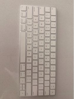 APPLE KEY BOARD