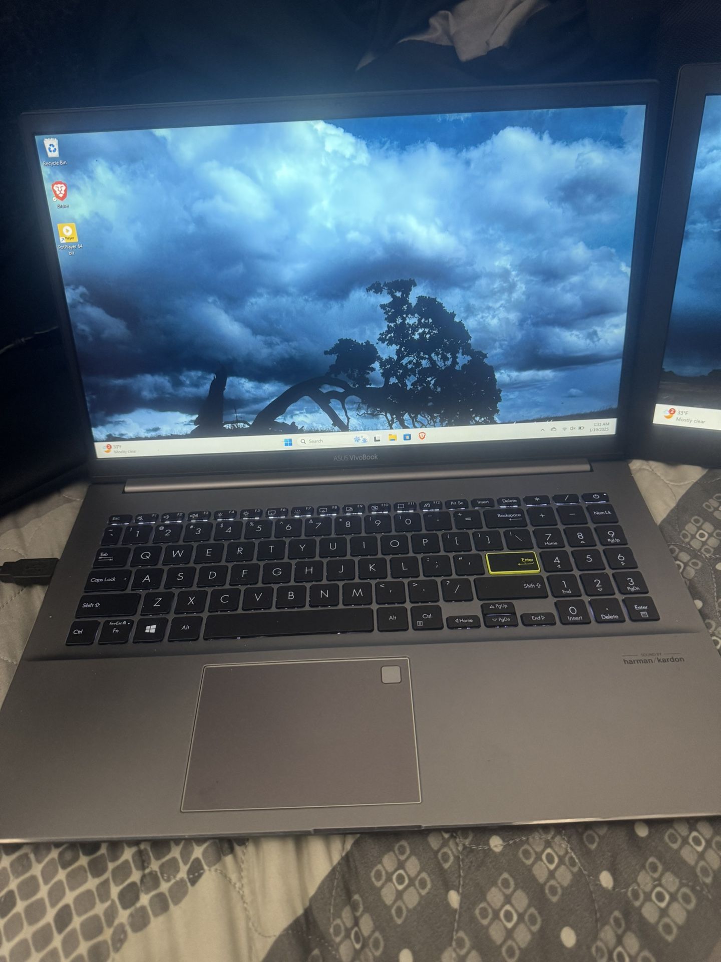 ASUS Vivobook Plus ASUS Portable Monitor
