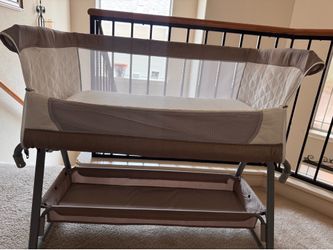 Bedside bassinet, mattress included