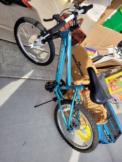 Huffy 20 Inch Girls Bike Like NEW!