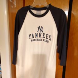 NEW YORK YANKEES SHIRT. SIZE LARGE. NEW. PICKUP ONLY.