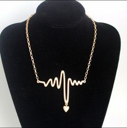 NWT EKG heartbeat necklace