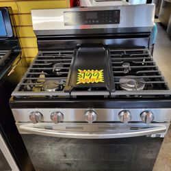 New Samsung 5 Burner Gas Stove With Air Fry 30" Wide