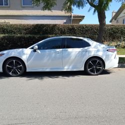 2019 /  Toyota Camry  XSE