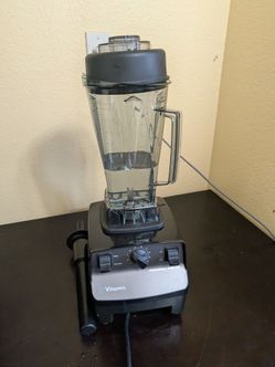 Vitamix Professional Series 200 Blender – 64 oz – Works Perfect