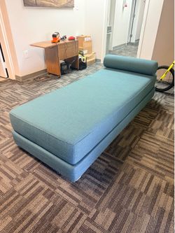 Twin size Chase lounge