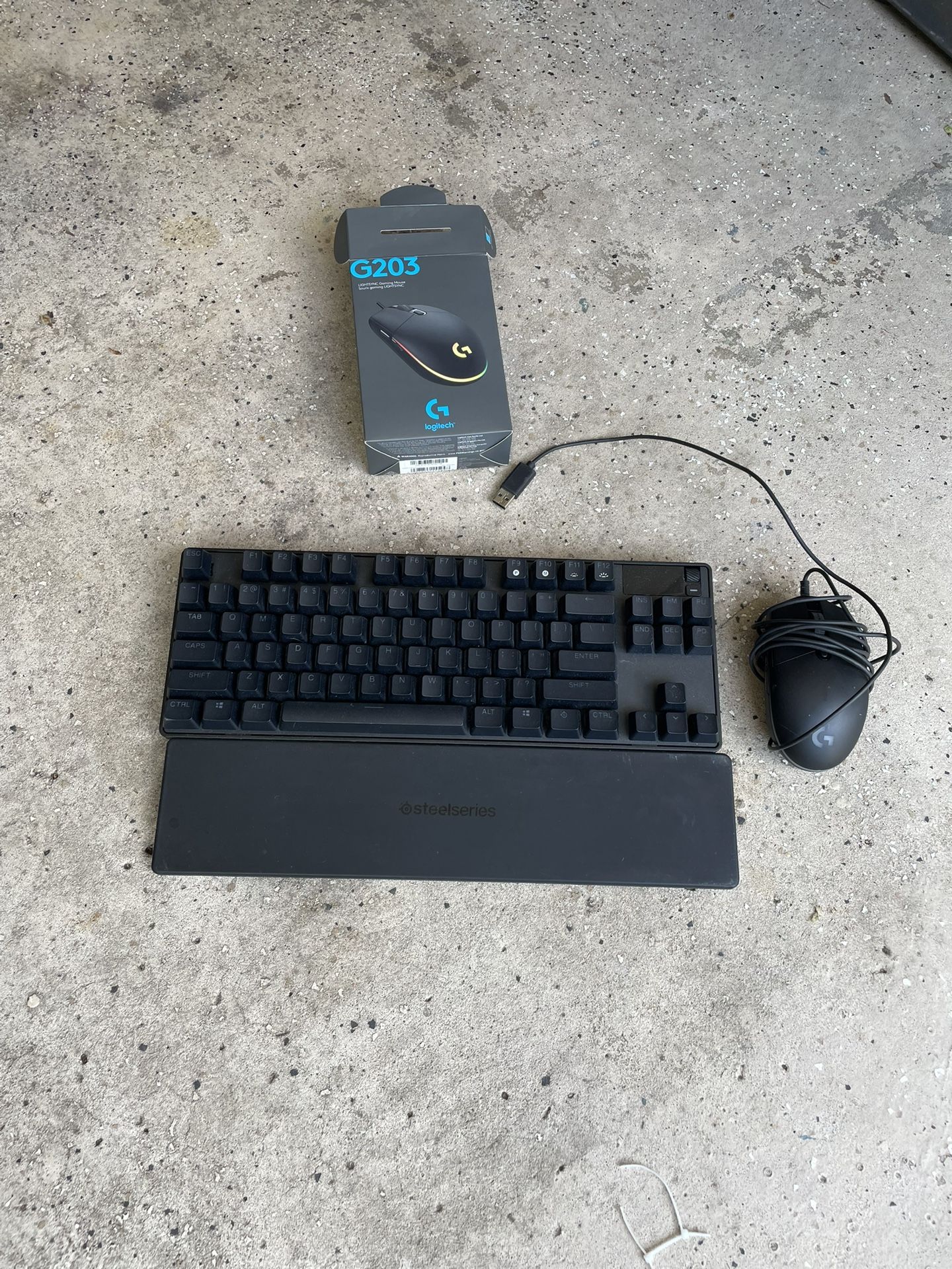 Mouse Key Board And Armrest Set