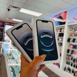 iPhone 16e cricket