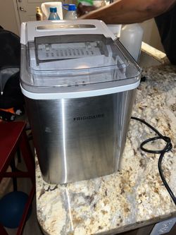 Frigidaire Stainless steel Ice maker