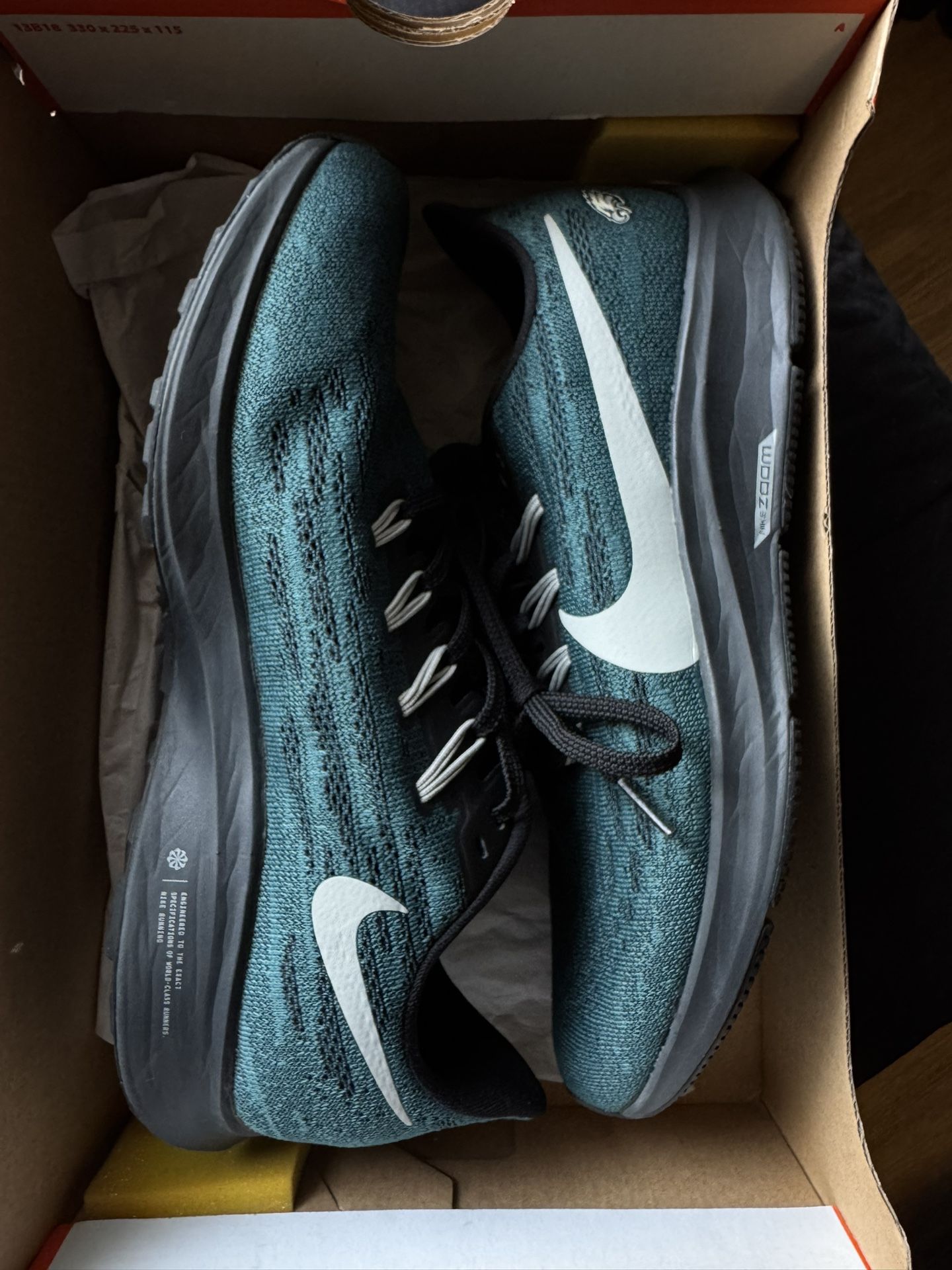 Nike Air Zoom Pegasus 36 Eagles (Size 9 M)