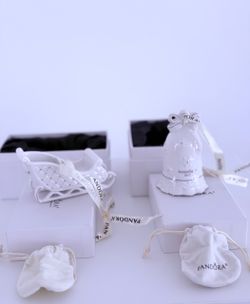 Pandora NEW Xmas Bundle of 2 Ceramic ornaments in box & jewelry pouch.