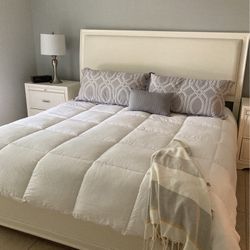 King Size Bedroom Set   White   Excellent Condition