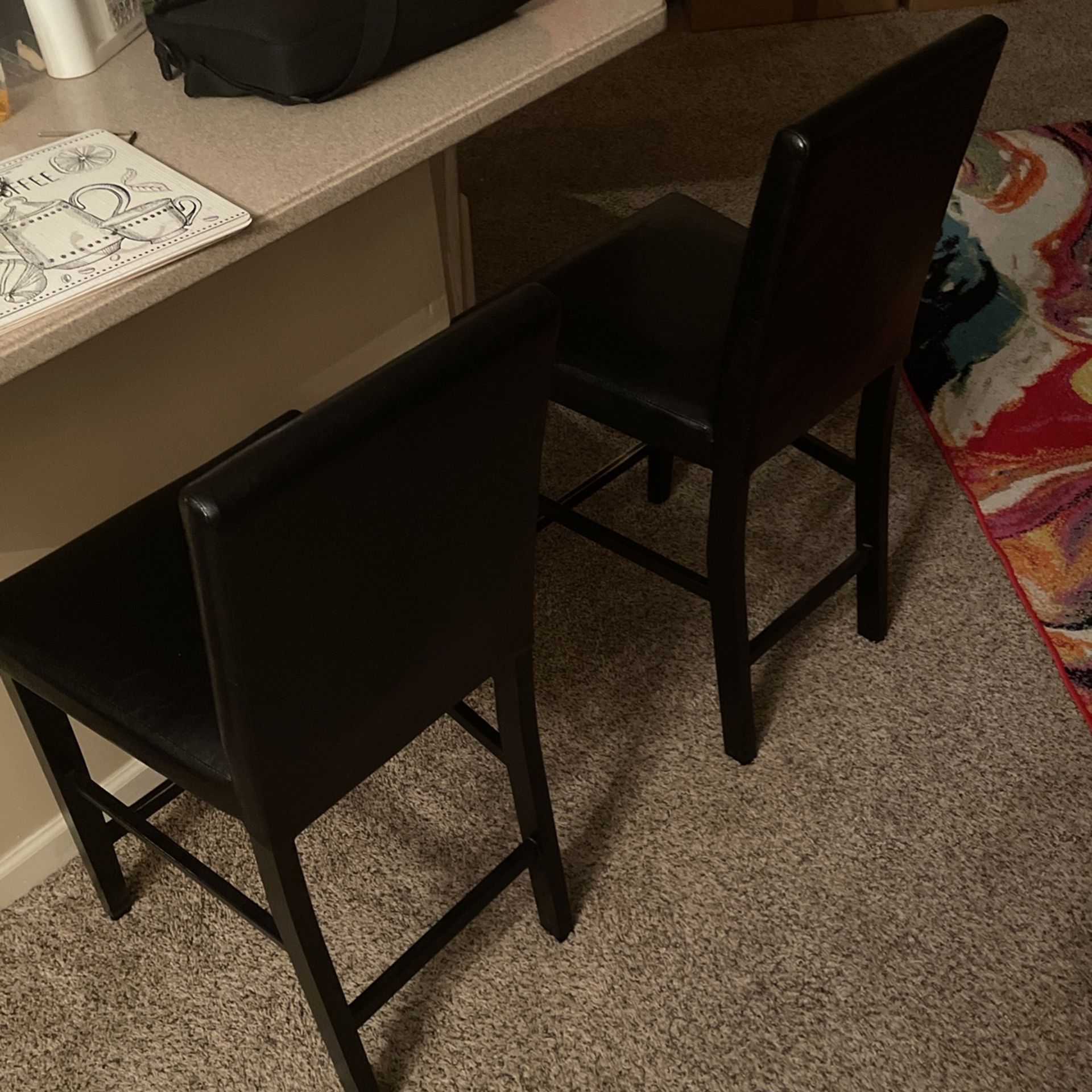 TABLE WITH 3 Chairsl