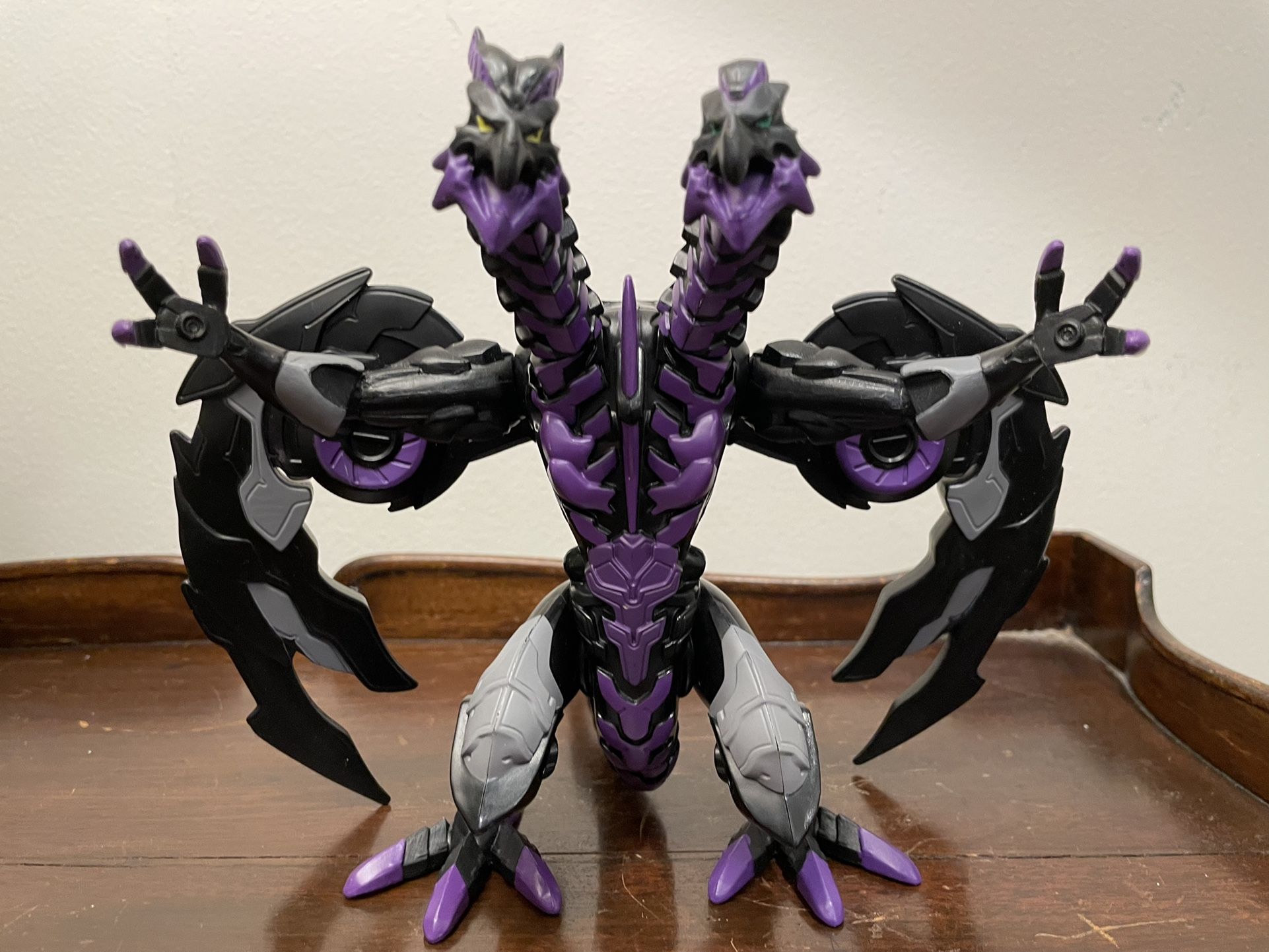 Bakugan Battle Planet Nillious Figure 10 Inches Spin Master LTD Rare. This very neat action figure measures approximately 10 inches from the tail to t