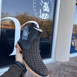 Louis Vuitton Sneaker Men for Sale in Houston, TX - OfferUp
