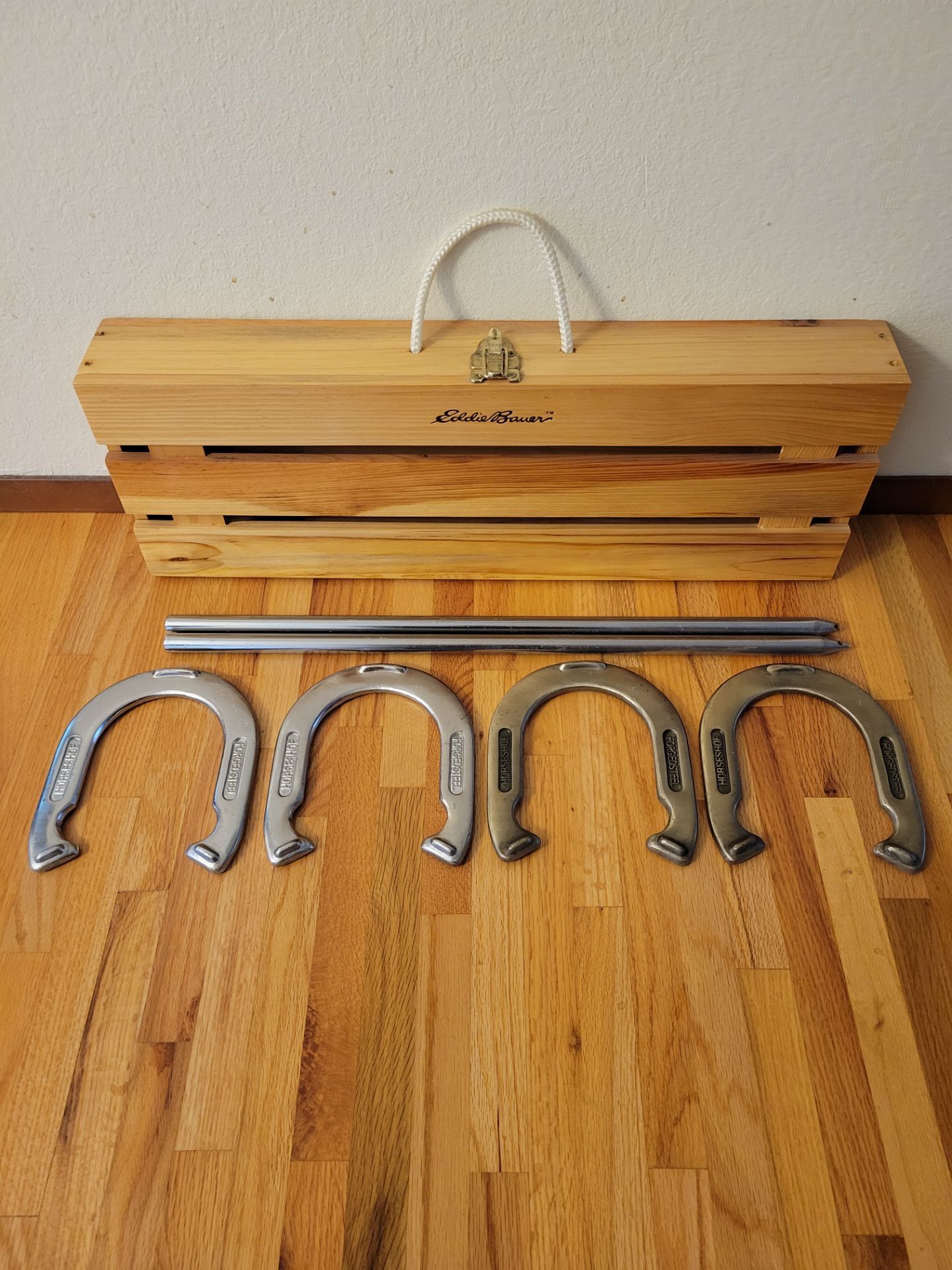 HORSESHOE SET - Eddie Bauer brand!