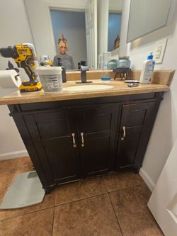 Bathroom vanity w/ sink