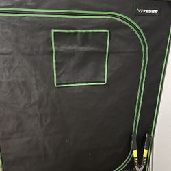 Grow Tent And Light 