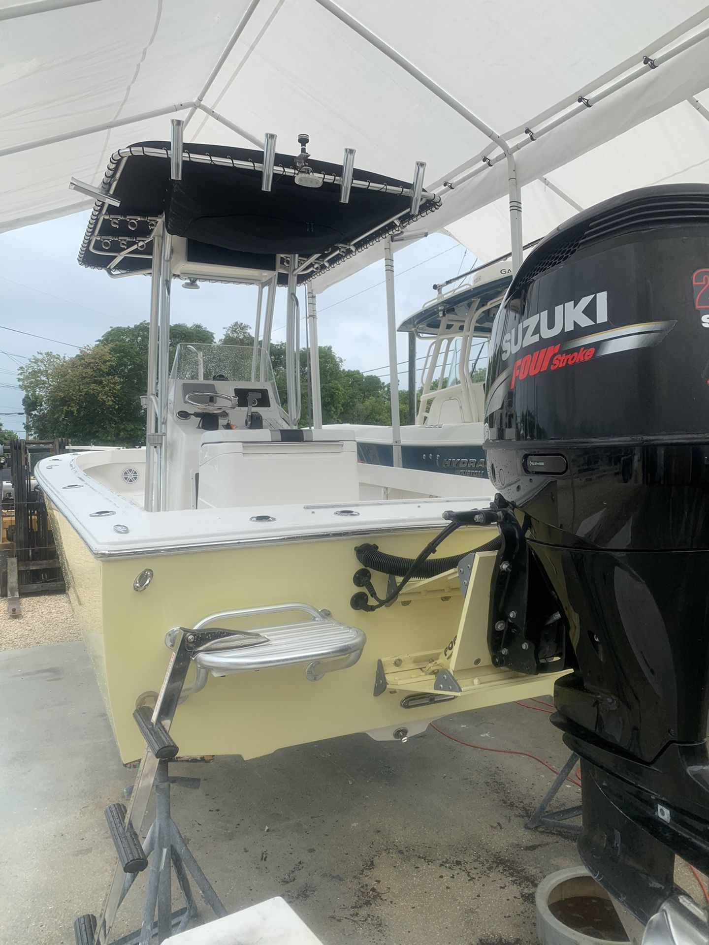 24 threadfin bay boat for Sale in Medley, FL OfferUp