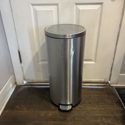 Round Step Trash Can