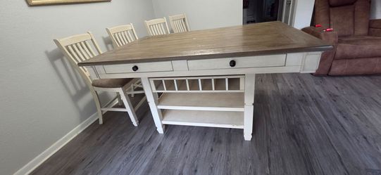 Table with 4 chairs
