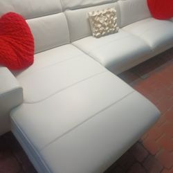 SECTIONAL GENUINE LEATHER WHITE COLOR.. DELIVERY SERVICE AVAILABLE 🚚⚡🚚