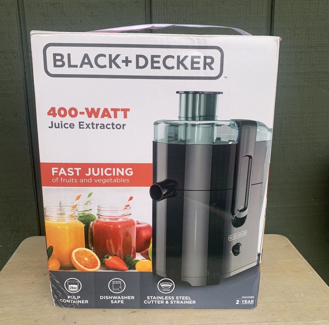 BLACK+DECKER 400-Watt Fruit and Vegetable Juice Extractor, Black, JE2400BD
