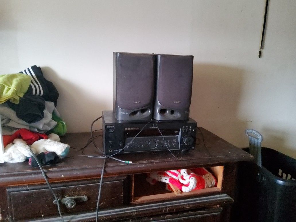 old stereo/enterenment system w speakers