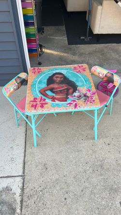 Disney Moana table W/ 2 chairs