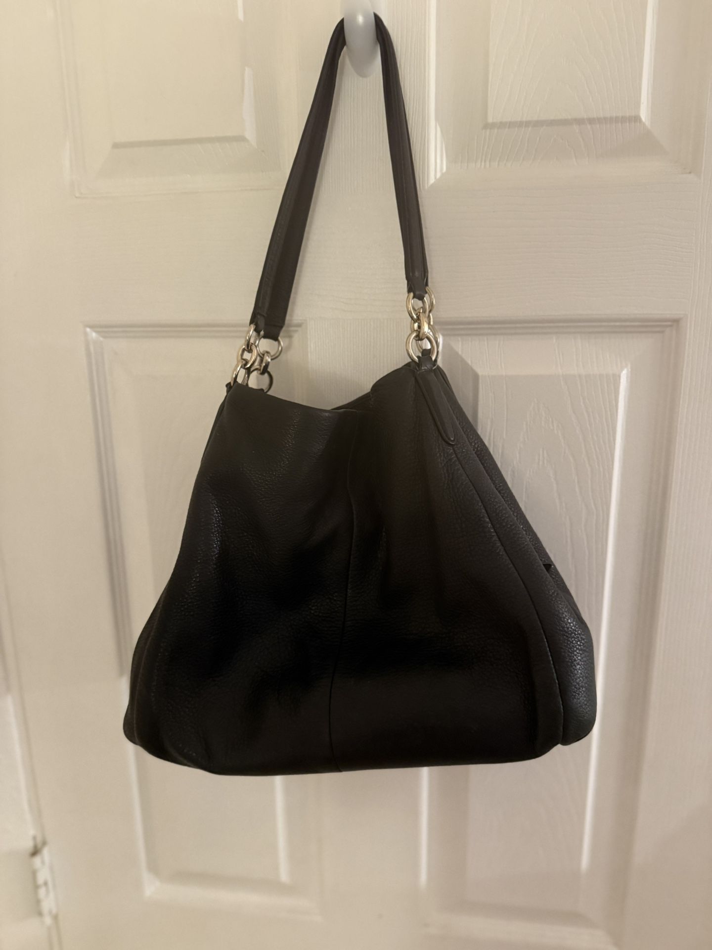 Absolutely Hottest Seller Three Compartment Authentic Coach Bag All Other With Gold Chain On The Shoulder