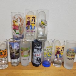 10 Vodka  shoots Glass all in Beautiful Condition See Pics. $5 for all 