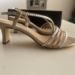 Women Shoe – Gold, Low Heel, Comfortable, Elegant, Versatile for Any Occasion