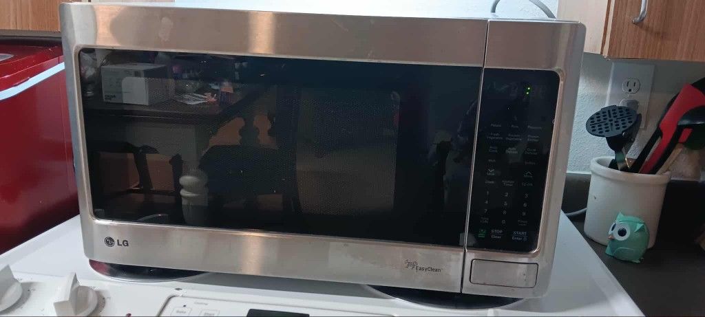 LG NeoChef Microwave