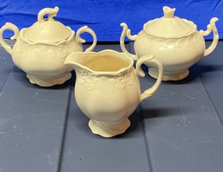 Peppertree Tabletops Fine Porcelain Teaware, Creamer, and Sugar Bowl with Lid